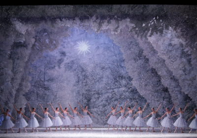 Tocco di onirica bellezza nella rivisitazione di Margherita Palli dello Schiaccianoci di Balanchine